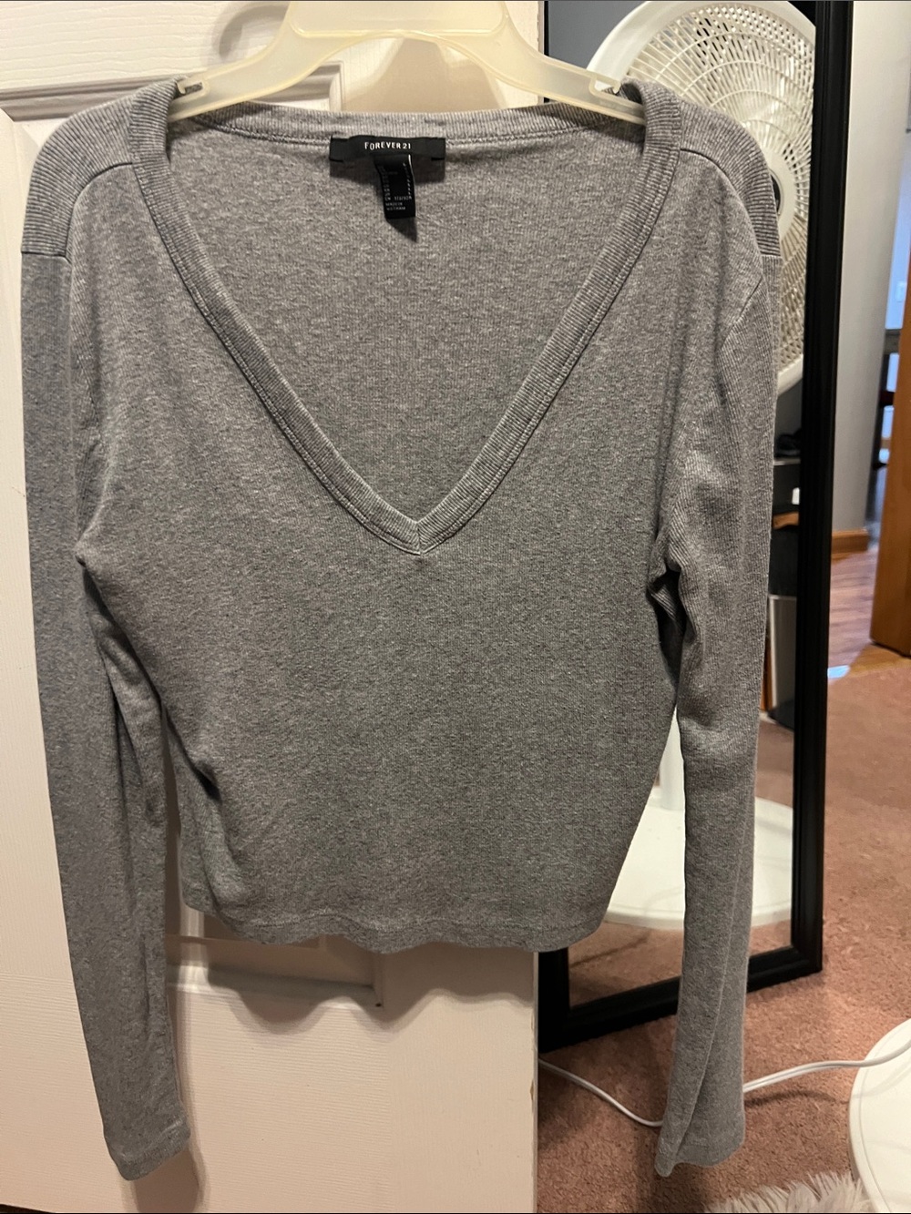 Forever 21 Gray V-Neck Long Sleeve Top - Lightweight Knit
